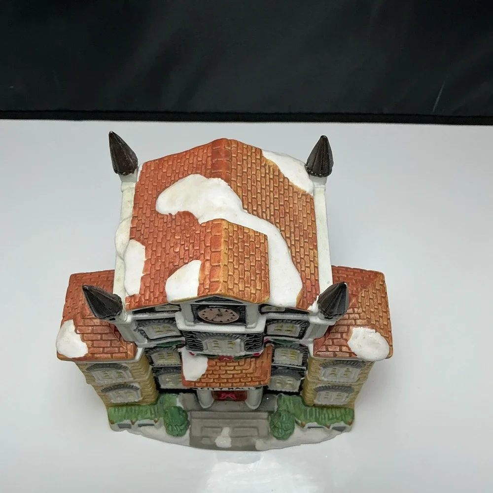 1994 TRIM A HOME HOLIDAY HOME MEMORIES CERAMIC CITY HALL - 7.5
